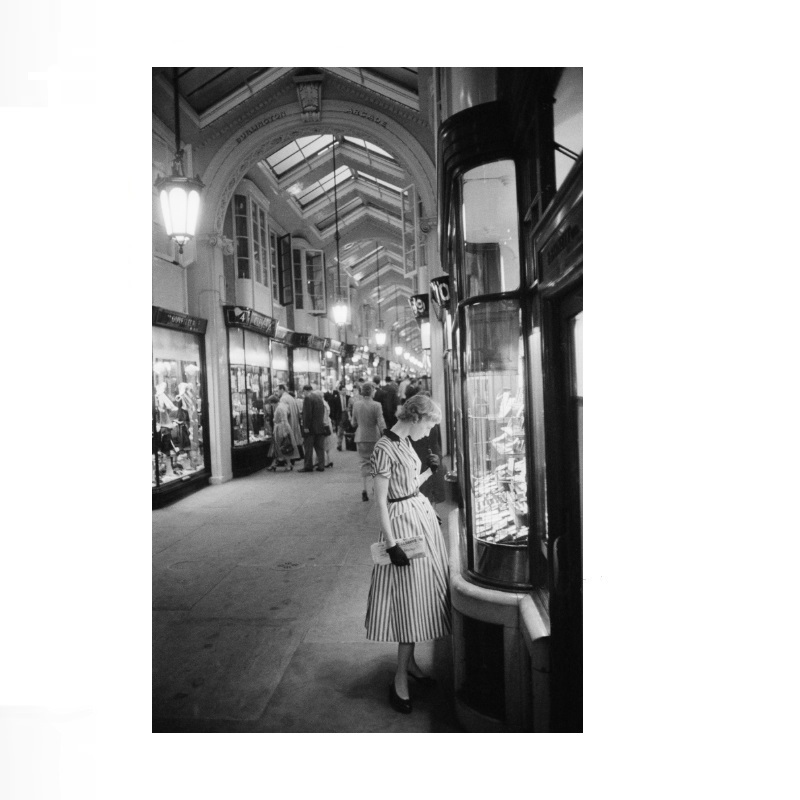Slim Aarons, Burlington Arcade - Street Fashion London incelemesi ve fiyatı